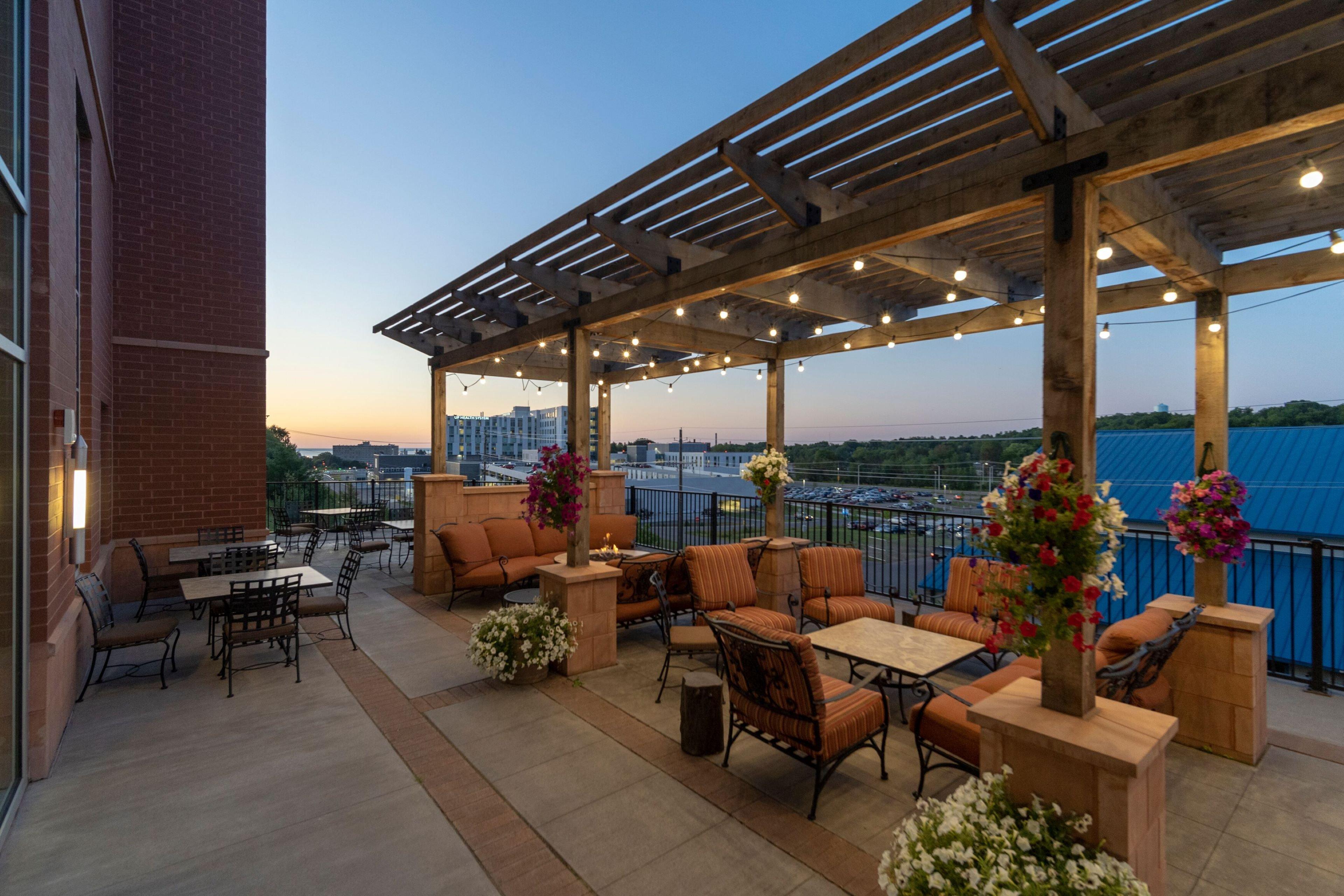 Staybridge Suites Marquette By Ihg Exterior foto